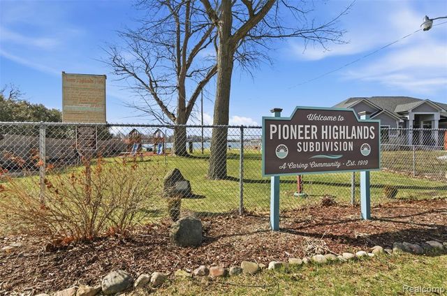 297 Starr Avenue, Pontiac, MI 48341