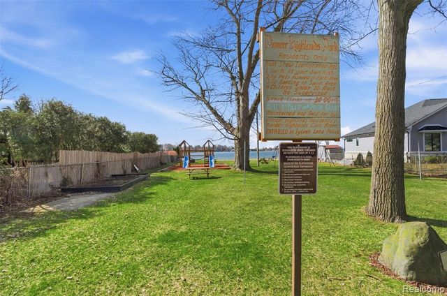 297 Starr Avenue, Pontiac, MI 48341