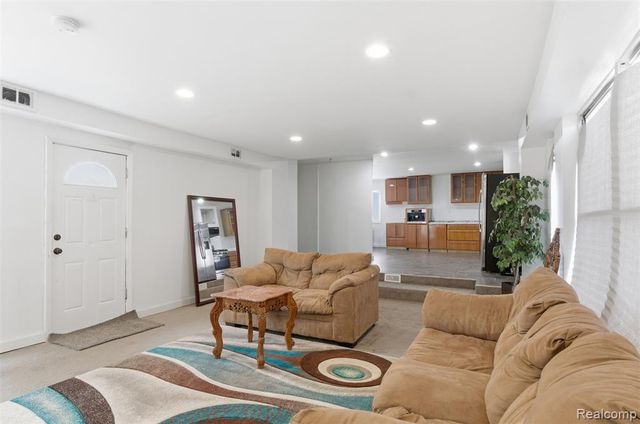 297 Starr Avenue, Pontiac, MI 48341