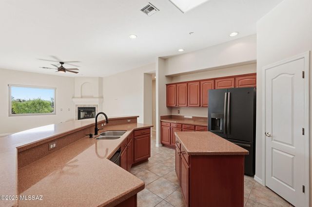 908 E Sawmill Canyon Place, Green Valley, AZ 85614