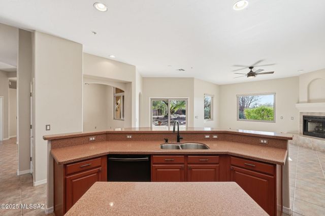 908 E Sawmill Canyon Place, Green Valley, AZ 85614