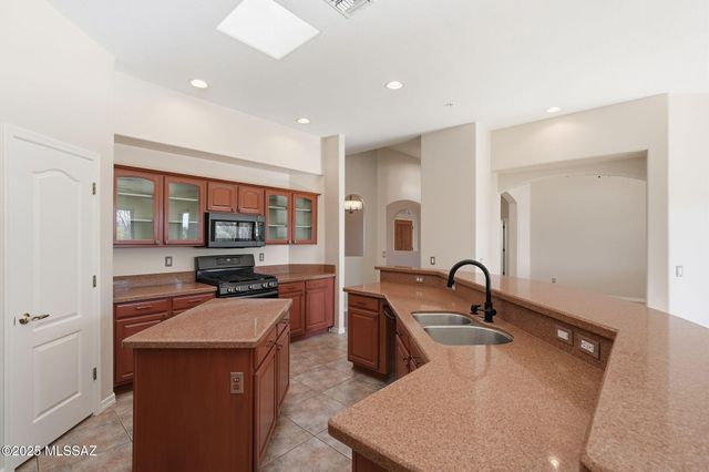 908 E Sawmill Canyon Place, Green Valley, AZ 85614