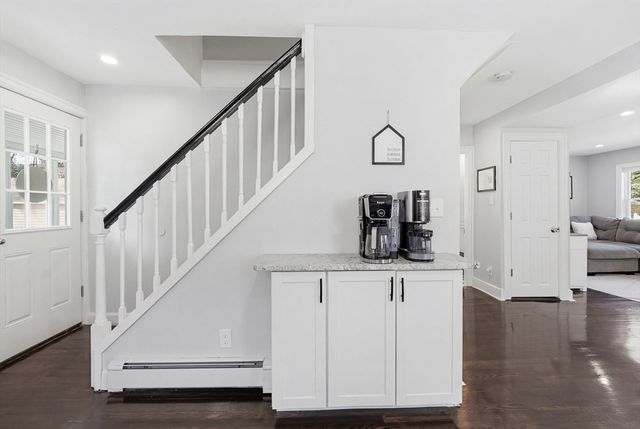 17 Lansing Ave, Worcester, MA 01605