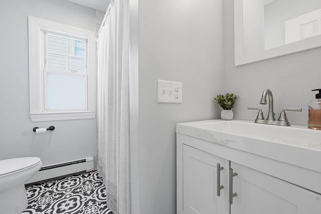 17 Lansing Ave, Worcester, MA 01605