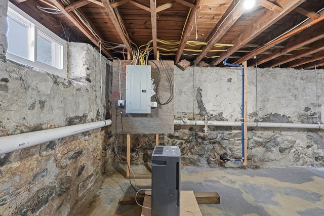 17 Lansing Ave, Worcester, MA 01605