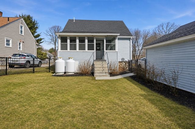 17 Lansing Ave, Worcester, MA 01605