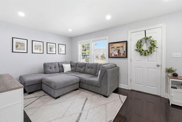 17 Lansing Ave, Worcester, MA 01605