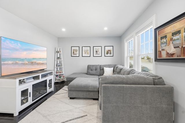 17 Lansing Ave, Worcester, MA 01605