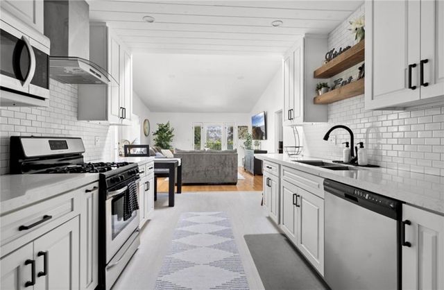 7578 Midfield, Los Angeles, CA 90045
