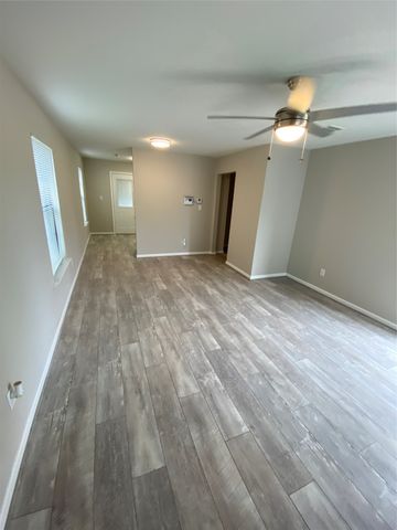 2211 W Illinois Avenue, Dallas, TX 75224