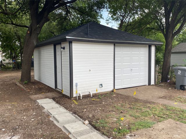 2211 W Illinois Avenue, Dallas, TX 75224