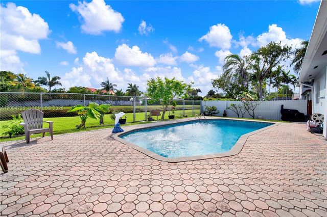 16070 SW 89th Ave Road, Palmetto Bay, FL 33157