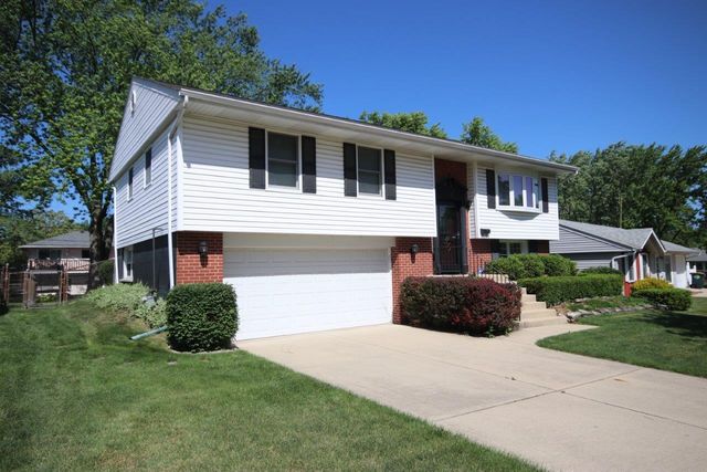 102 Villa Road, Streamwood, IL 60107