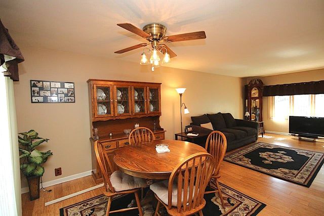 102 Villa Road, Streamwood, IL 60107