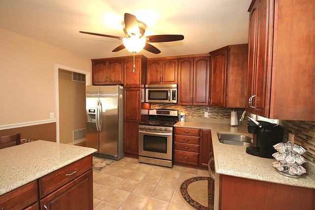 102 Villa Road, Streamwood, IL 60107