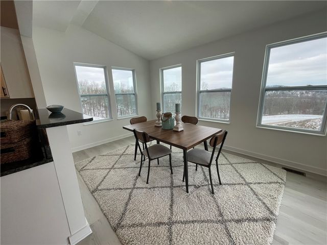 438 Hawthorn Hill DR, North Strabane, PA 15317