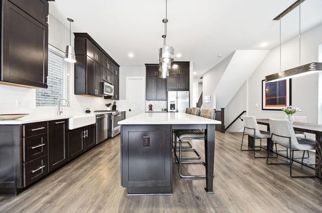 951 Hudson Crossing, Grandview Heights, OH 43212