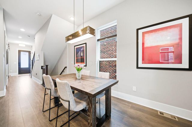 951 Hudson Crossing, Grandview Heights, OH 43212