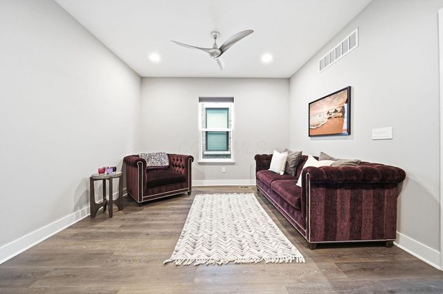 951 Hudson Crossing, Grandview Heights, OH 43212