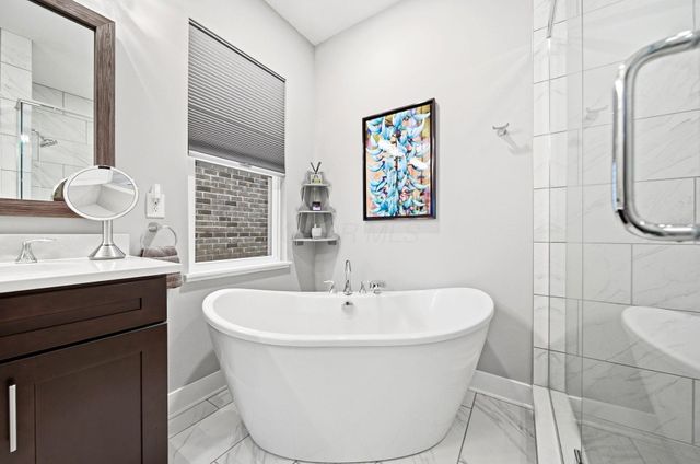 951 Hudson Crossing, Grandview Heights, OH 43212