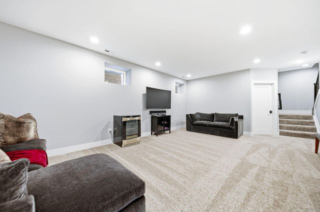 951 Hudson Crossing, Grandview Heights, OH 43212