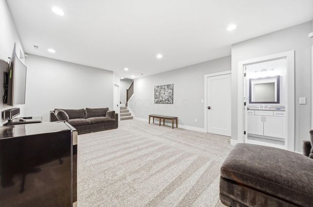 951 Hudson Crossing, Grandview Heights, OH 43212