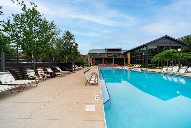 951 Hudson Crossing, Grandview Heights, OH 43212