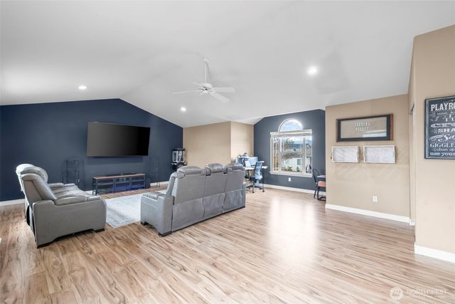 425 Sorensen St, Buckley, WA 98321