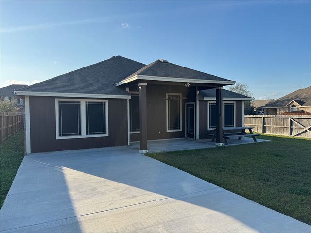 7802 Fort Griffen Dr, Corpus Christi, TX 78414