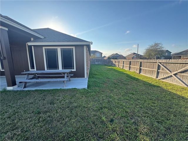7802 Fort Griffen Dr, Corpus Christi, TX 78414