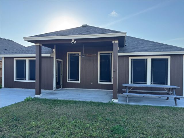 7802 Fort Griffen Dr, Corpus Christi, TX 78414