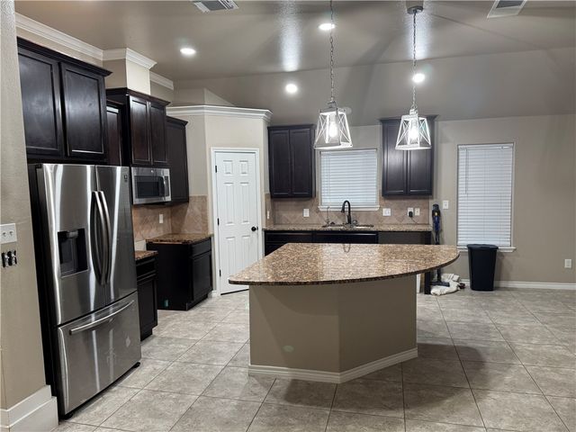 7802 Fort Griffen Dr, Corpus Christi, TX 78414