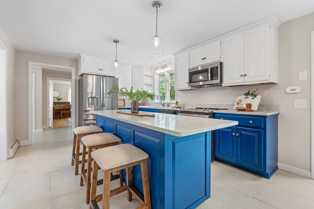 4 Mountain View Drive, Merrimack, NH 03054