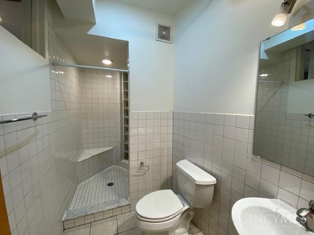 404 Reading Road, Cincinnati, OH 45202