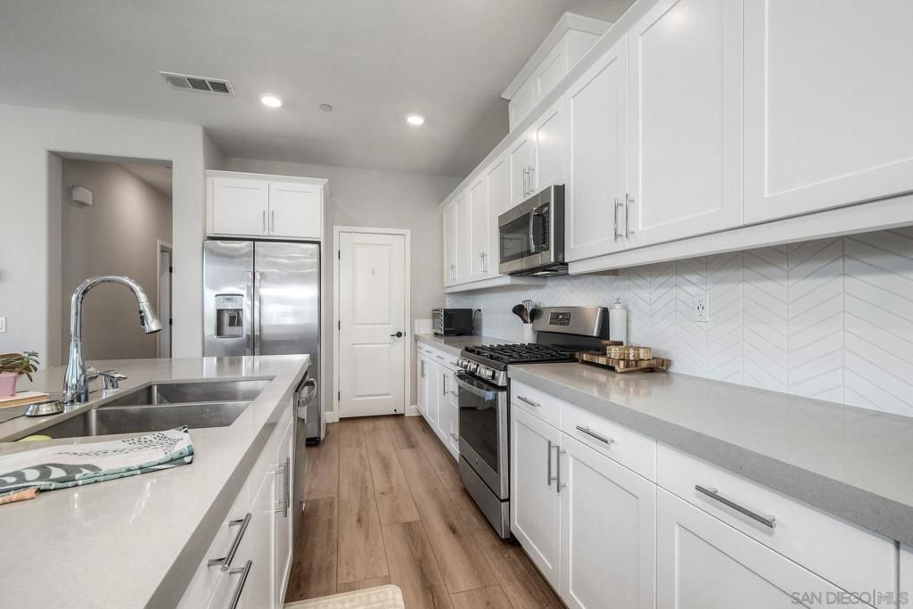 Image 10 of property listing at 10924 Jericho Way, San Diego, CA 92129