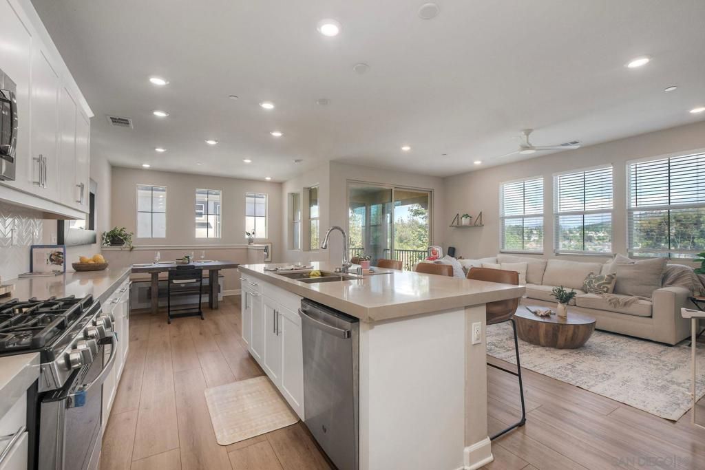 Image 6 of property listing at 10924 Jericho Way, San Diego, CA 92129