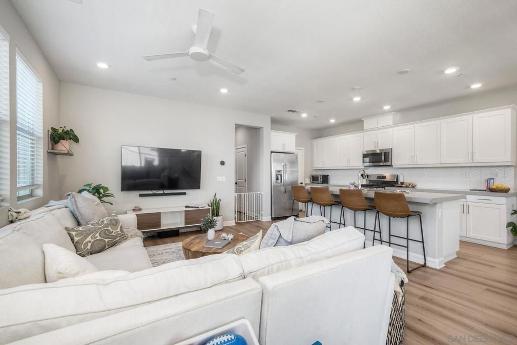 Image 7 of property listing at 10924 Jericho Way, San Diego, CA 92129