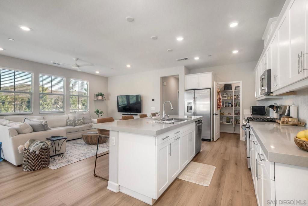 Image 9 of property listing at 10924 Jericho Way, San Diego, CA 92129