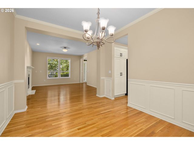 3208 Sw LURADEL St, Portland, OR 97219