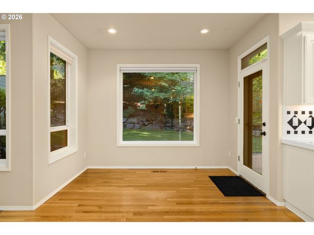 3208 Sw LURADEL St, Portland, OR 97219