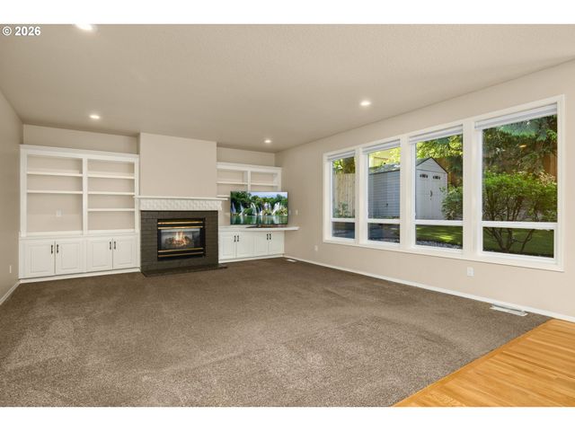 3208 Sw LURADEL St, Portland, OR 97219