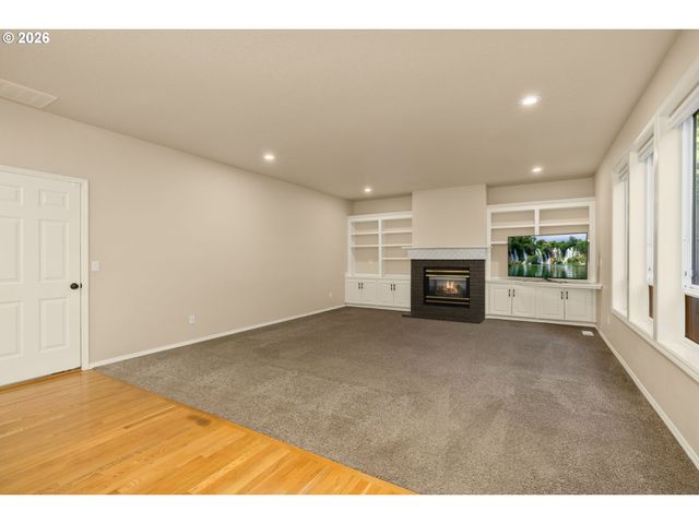 3208 Sw LURADEL St, Portland, OR 97219