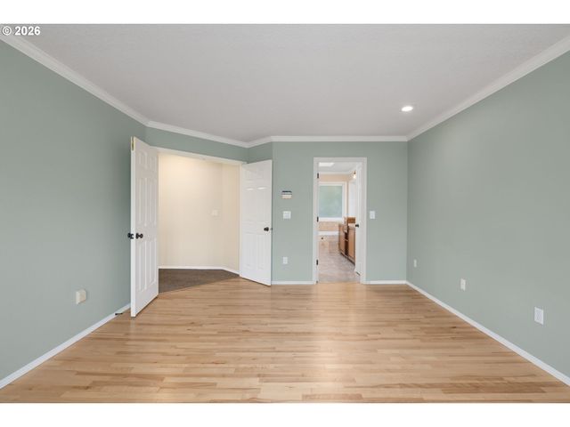 3208 Sw LURADEL St, Portland, OR 97219