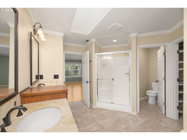 3208 Sw LURADEL St, Portland, OR 97219