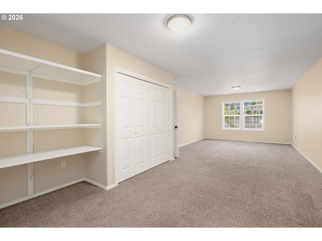 3208 Sw LURADEL St, Portland, OR 97219