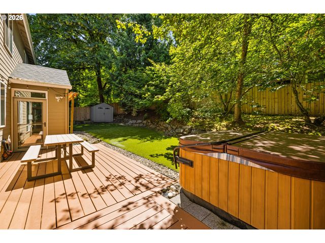 3208 Sw LURADEL St, Portland, OR 97219