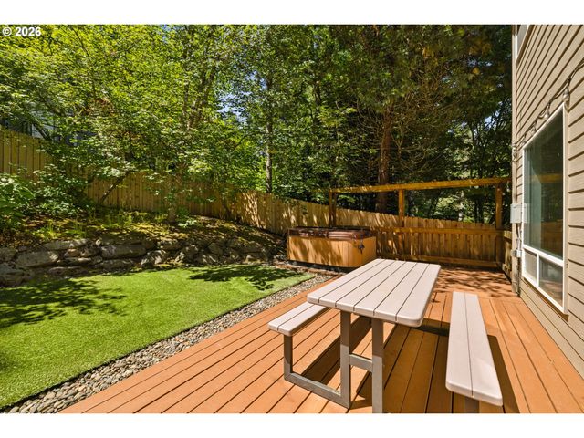 3208 Sw LURADEL St, Portland, OR 97219