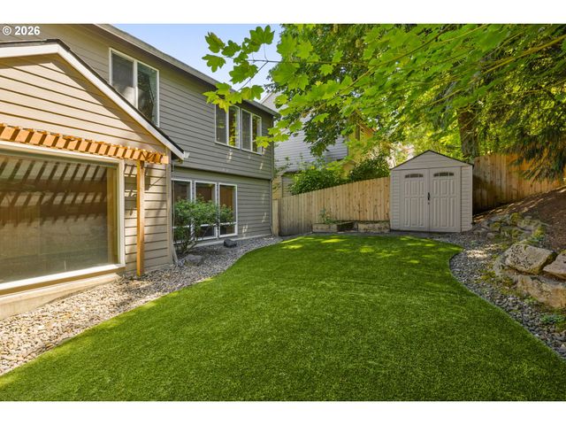 3208 Sw LURADEL St, Portland, OR 97219