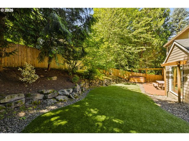 3208 Sw LURADEL St, Portland, OR 97219