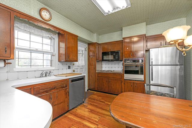 936 Madison Street, Hewlett Neck, NY 11598